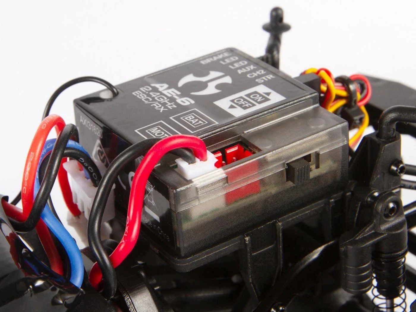 Axial SCX24 Deadbolt 1/24th Scale Electric 4WD Rock Crawler - Green - Image 5